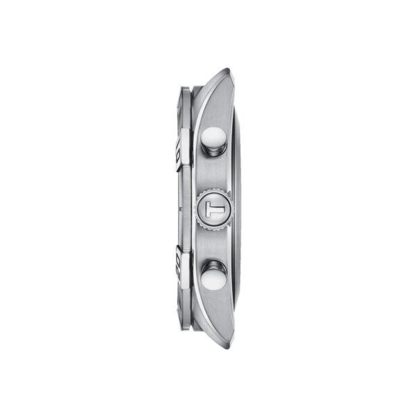 Seitenansicht einer silbernen Armbanduhr mit zwei Knöpfen und einer strukturierten Krone auf der rechten Seite. Die Knöpfe befinden sich über und unter der Krone. Das Gehäuse der Uhr hat ein glattes, glänzendes Finish.