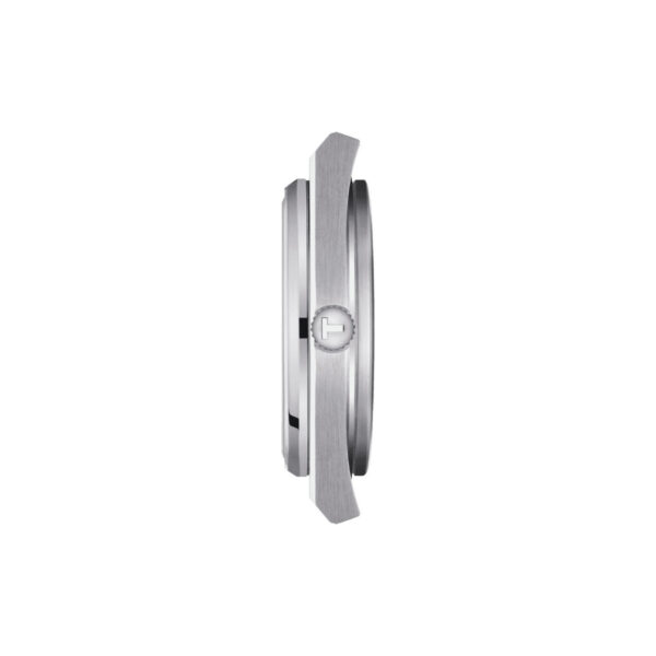 Eine Seitenansicht der Tissot PRX-Armbanduhr zeigt ihr silbernes, rundes Gehäuse und ihr dünnes Profil. Die Krone ist mittig sichtbar und weist ein dezentes Design auf, während die Ösen des Armbands an beiden Enden des Gehäuses erscheinen. Der Hintergrund ist schlicht weiß.