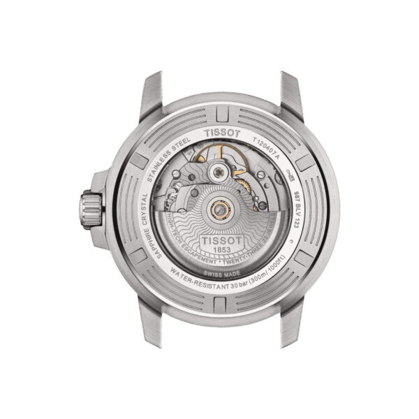 Das Bild zeigt die offene Rückseite einer Tissot Seastar 1000 Powermatic 80-Uhr, die ihr komplexes mechanisches Uhrwerk zur Schau stellt. Das Gehäuse besteht aus Edelstahl und hat am äußeren Rand eingravierte Details, darunter Angaben zur Wasserbeständigkeit und zum Saphirglas.