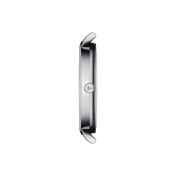 Seitenansicht einer dünnen, metallischen Armbanduhr mit rundem Gehäuse und kleiner Krone auf der rechten Seite. Die Uhr hat sichtbare Ösen zum Anbringen eines Armbands, mit minimalistischem Design und glatten Kanten.
