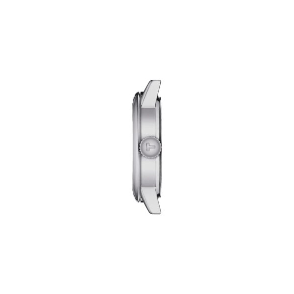 Seitenansicht eines schlanken, silbernen Armbanduhrgehäuses. Die Uhr verfügt über zwei kurze Ösen, die an jedem Ende hervorstehen. Auf der rechten Seite ist eine runde Krone mit dezentem Design zu sehen, umgeben von einem glatten, reflektierenden Außengehäuse.