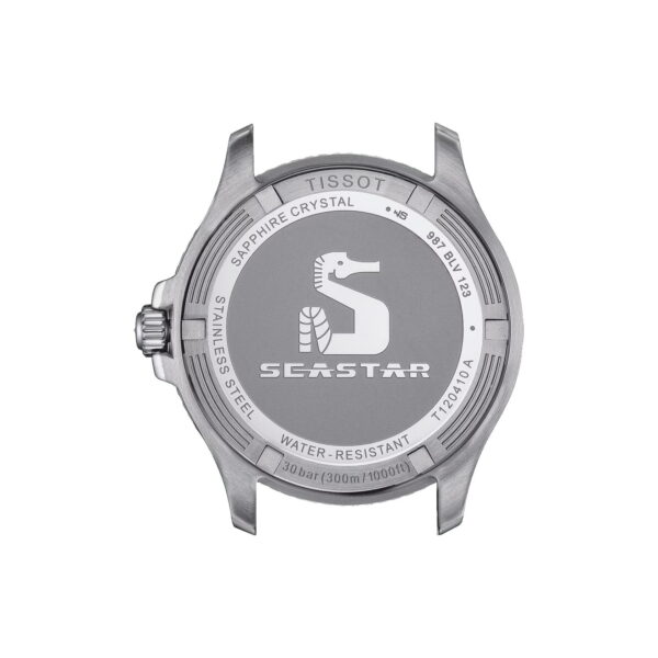 Rückansicht eines Tissot Seastar-Uhrengehäuses mit einem Seepferdchen-Logo. Der Text enthält „Saphirglas“, „Edelstahl“, „Wasserdicht 30 bar (300 m/1000 Fuß)“ und die Modellnummer „T120.410.A“.