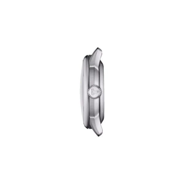 Seitenansicht einer eleganten, silbernen Armbanduhr. Die Uhr hat glatte, geschwungene Kanten und eine kleine runde Krone auf der rechten Seite. Sie wirkt minimalistisch und modern vor einem schlichten weißen Hintergrund.