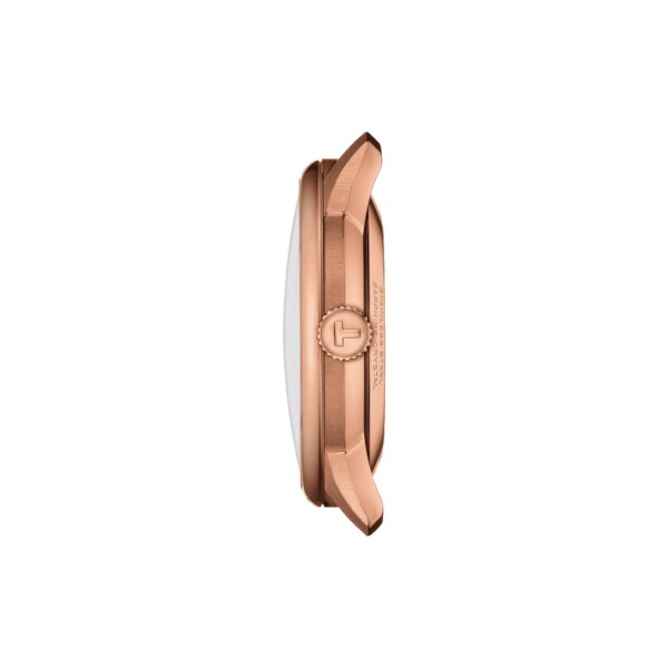 Seitenansicht eines eleganten Uhrengehäuses aus Roségold mit markanter Krone. Das Design ist minimalistisch, mit glatter Oberfläche und abgerundeten Kanten vor einem schlichten weißen Hintergrund.