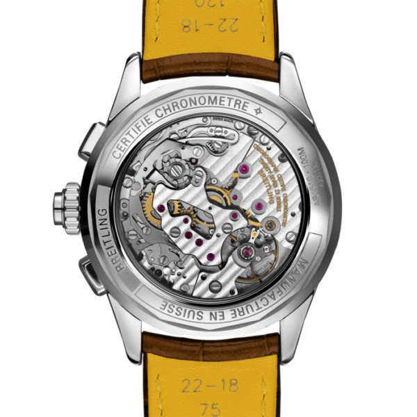 Das Bild zeigt die Rückseite der luxuriösen Breitling Premier B15 Duograph 42-Uhr. Sie verfügt über ein transparentes Gehäuse, das die komplizierte Mechanik, silberne Akzente und ein Lederarmband offenbart. Auf dem Rand sind „CERTIFIE CHRONOMETRE“ und „MANUFACTURE EN SUISSE“ eingraviert.