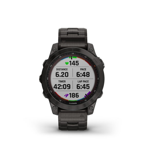 Die Garmin Fenix 7 Sapphire Solar, eine schwarze Smartwatch, zeigt eine Herzfrequenz von 145, eine Distanz von 6,20 Meilen, einen Timer von 42:09, ein Tempo von 6:48, ein Rundentempo von 6:45, eine Herzfrequenz der vorherigen Runde von 186 und die Zeit von 10:09:47.