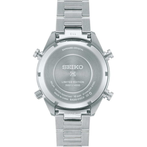 Die Rückseite der Uhr Seiko Prospex Speedtimer Limited zeigt ein Edelstahlgehäuse und -armband mit der Gravur „Limited Edition 0001/4000“, „Saphirglas“, „10 Bar wasserdicht“, „Made in China“ und der Modellnummer „8A50-0000“.