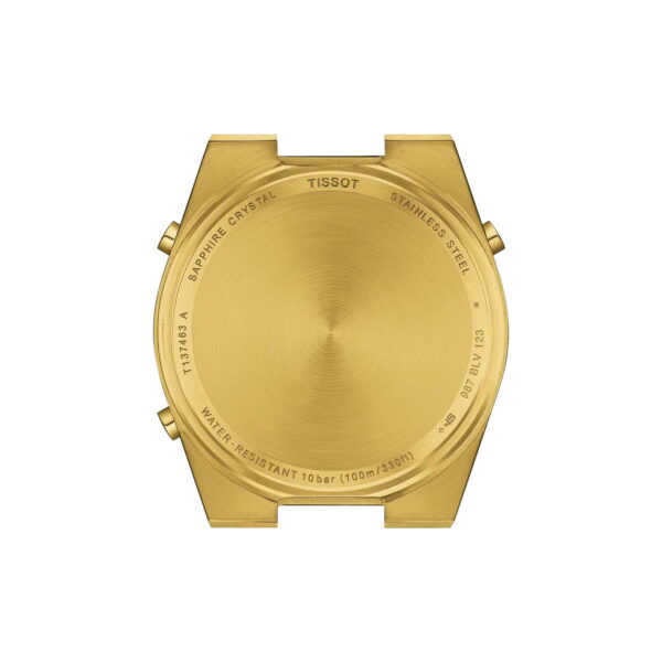 Das Bild zeigt die Rückseite eines goldenen 40-mm-Uhrengehäuses der Tissot PRX Digital mit den Gravuren „Saphirglas“, „Edelstahl“, „Wasserdicht 10 Bar (100 m/330 Fuß)“ und der Seriennummer „T13746 A“.