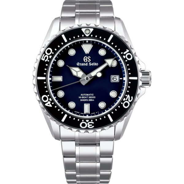 Die Grand Seiko Sport SBGH289, eine Taucheruhr mit Edelstahlarmband, verfügt über ein blaues Zifferblatt, silberne Stundenmarkierungen, ein Datumsfenster bei 3 Uhr und eine drehbare schwarze Lünette mit weißen Ziffern. Das Zifferblatt zeigt „Automatic Hi-Beat 36000 Divers 200m“.