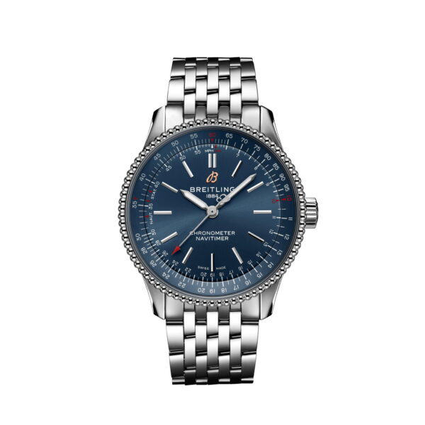 Die Breitling Navitimer Automatic 35 ist eine silberne Armbanduhr mit blauem Zifferblatt, silbernen Stundenmarkierungen und einem polierten Metallarmband. Sie verfügt über mehrere Zifferblätter und Markierungen für Navigation und Zeitmessung.