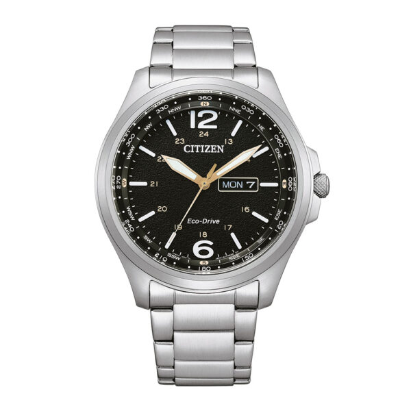 Die Citizen Eco-Drive AW0110-82EE verfügt über ein schwarzes analoges Zifferblatt mit markanten arabischen Ziffern bei 12, 3, 6 und 9, kleineren Ziffern für ein 24-Stunden-Format und einem Tag-Datum-Fenster bei 3 Uhr. Sie wird mit einem Edelstahlarmband geliefert.