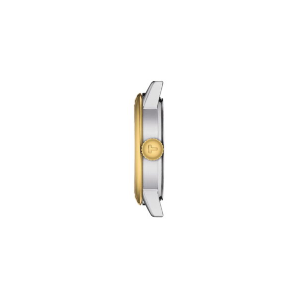 Seitenansicht der Tissot Classic Dream Lady Armbanduhr im zweifarbigen Design. Sie verfügt über ein silbernes Gehäuse, einen goldenen Rand und eine Krone auf der rechten Seite vor schlichtem weißem Hintergrund.