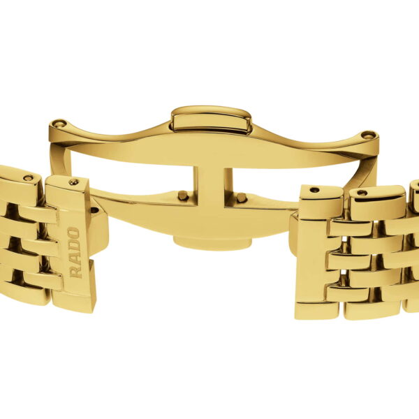 Nahaufnahme eines goldenen Uhrenarmbands mit Faltschließe. Geöffnet enthüllt es die ineinandergreifenden Glieder und die Rado-Gravur. Die glatte, polierte Oberfläche unterstreicht den luxuriösen Look der Rado Florence Diamonds Uhr.