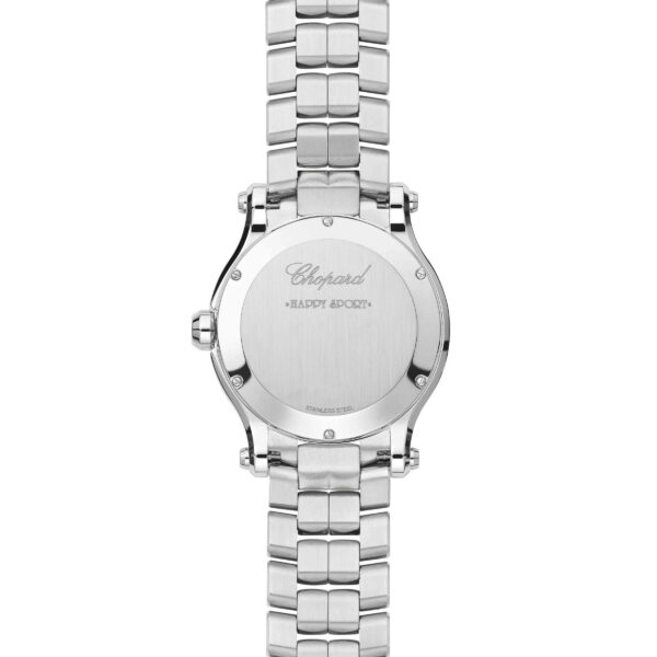 Rückansicht einer Chopard Happy Sport Quarzuhr mit einem Gliederarmband aus silbernem Metall und der Gravur „Chopard Happy Sport“ auf der Gehäuserückseite.