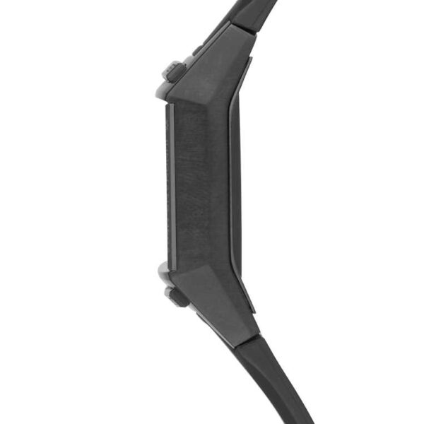 Seitenansicht der eleganten Armbanduhr Junghans Mega 1000, die ihr dünnes Profil und ihr glattes, kantiges Design mit zwei seitlichen Knöpfen und einem mattschwarzen Armband hervorhebt.