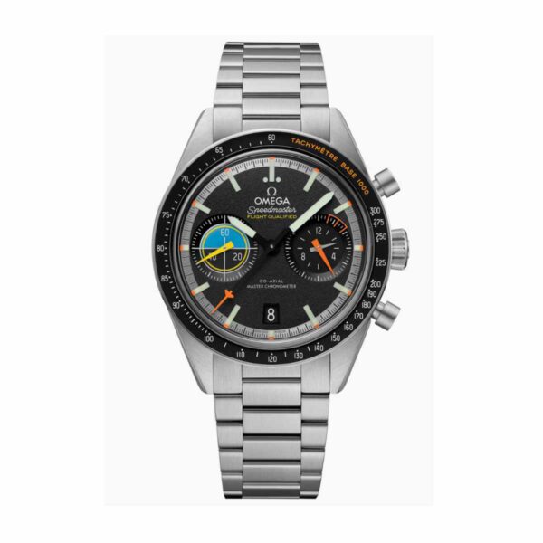 Die Omega Speedmaster Pilot ist eine Armbanduhr aus Edelstahl mit schwarzem Zifferblatt, bunten gelben, orangefarbenen und blauen Hilfszifferblättern, einer Tachymeterlünette und einem Metallarmband.
