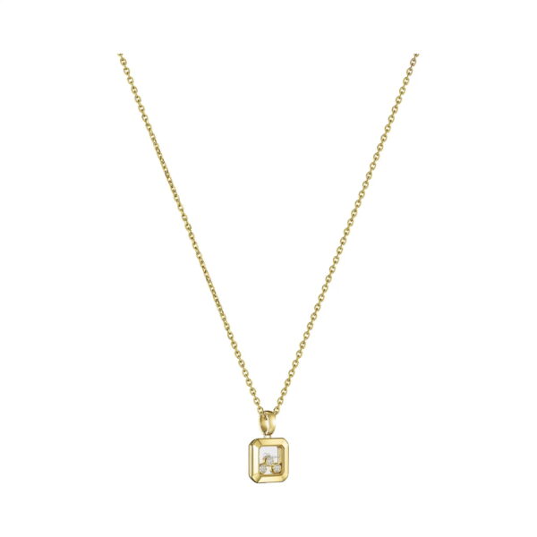 Der Chopard-Anhänger mit Kette Happy Diamonds ist eine goldene Halskette mit einem rechteckigen geometrischen Anhänger mit einem klaren Edelstein auf schlichtem weißem Hintergrund.