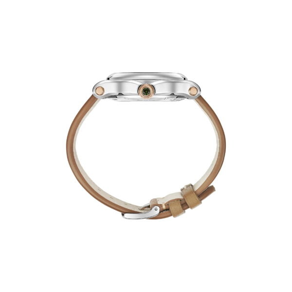 Seitenansicht der Chopard Happy Sport Armbanduhr mit braunem Lederarmband und silbernem Gehäuse mit Krone und Schließe vor weißem Hintergrund.