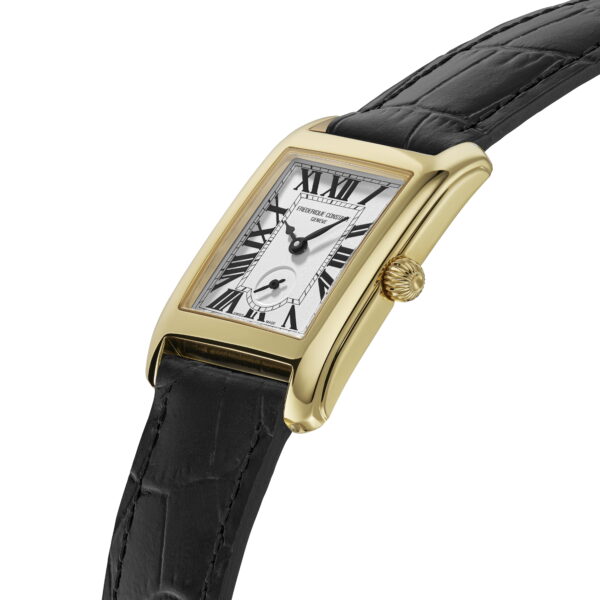 Die Frederique Constant Classics Carree Small Seconds ist eine rechteckige Armbanduhr aus Gold mit weißem Zifferblatt, schwarzen römischen Ziffern, schwarzem Lederarmband und einer kleinen, schräg gestellten Sekundenanzeige über 6 Uhr.