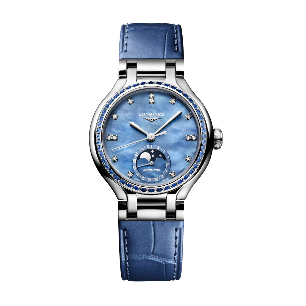 Die Longines Primaluna ist eine luxuriöse Armbanduhr mit einem blauen Lederarmband, einem blauen Perlmuttzifferblatt mit Diamantindexen, einer Mondphasenanzeige und einer mit blauen Edelsteinen besetzten Lünette.