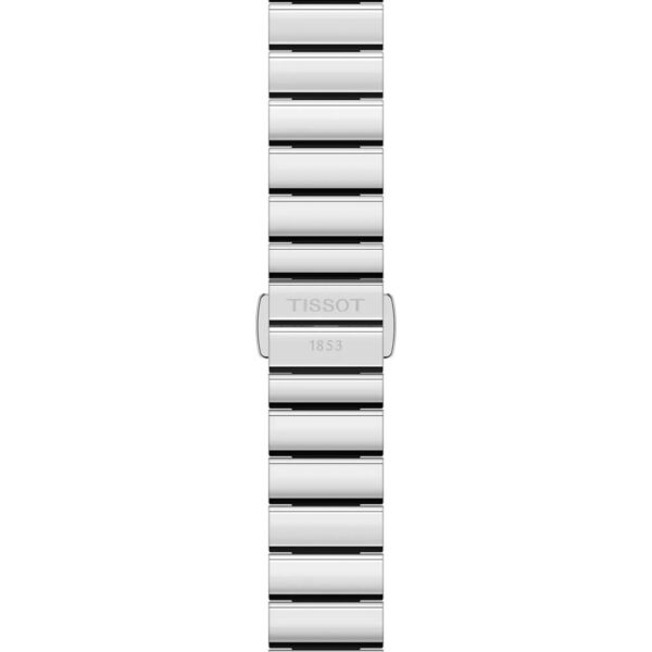 Die Tissot SRV besitzt ein silbernes Metallband mit gleichmäßig verteilten horizontalen Gliedern und einer zentralen Schließe mit der Gravur "TISSOT 1853".