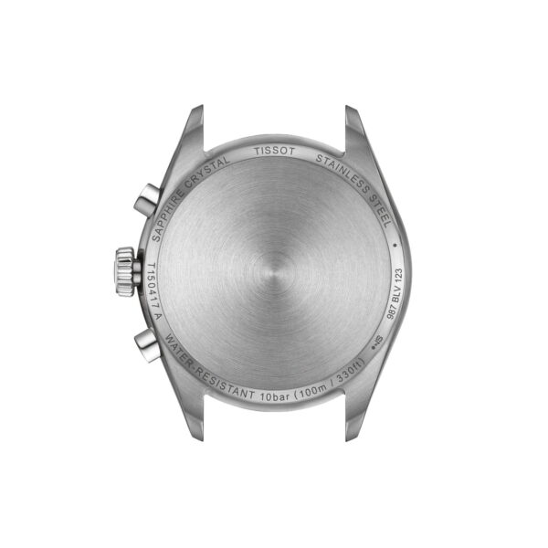 Auf der Rückseite einer Tissot PR 100 40MM sind Details eingraviert: "Saphirglas", "Edelstahl" und "Wasserdicht 10 bar (100m/330ft)" sowie die Seriennummern. Das Gehäuse hat vier Anstöße und zwei Knöpfe.