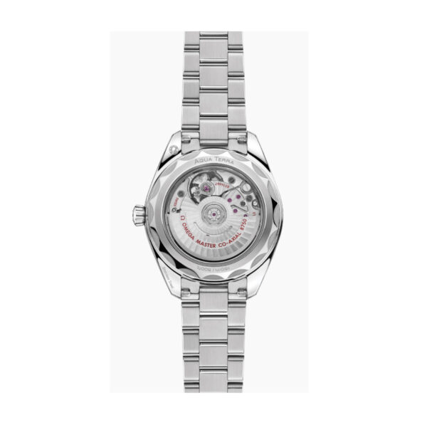 Die OMEGA Seamaster Aqua Terra 150M ist eine Armbanduhr aus Edelstahl mit einem transparenten Gehäuseboden, der den Blick auf das komplizierte mechanische Uhrwerk und die inneren Zahnräder freigibt. Das Armband ist aus polierten Metallgliedern gefertigt.