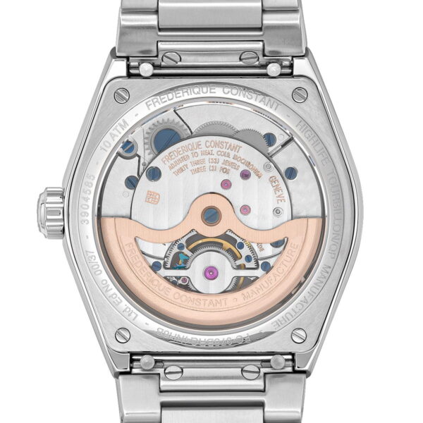 Das Bild zeigt die Rückseite einer Frederique Constant Highlife Tourbillon Perpetual Calendar mit einem Edelstahlgehäuse, einem transparenten Gehäuseboden mit Gravuren und einem freiliegenden mechanischen Uhrwerk mit sichtbaren Zahnrädern und Rotoren aus Roségold.