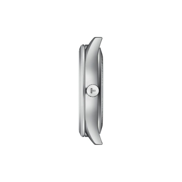 Seitenansicht des 40-mm-Gehäuses der Tissot Classic Dream Armbanduhr in Silber mit runder Krone in der Mitte, minimalistischem Design und glatter, polierter Oberfläche vor einem schlichten weißen Hintergrund.