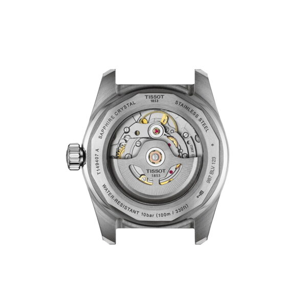 Die Rückseite der Tissot PR516 38MM zeigt ein Edelstahlgehäuse mit transparentem Saphirglas, auf dem das Automatikwerk und die Zahnräder sowie die eingravierten Daten am Rand zu sehen sind.