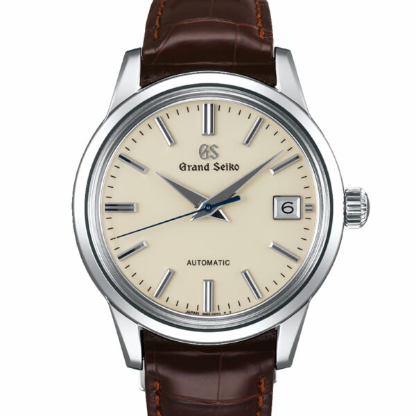 Die Grand Seiko Automatik SBGR261G hat ein cremefarbenes Zifferblatt, silberne Zeiger und Indexe, ein Datum bei 3 Uhr, ein Edelstahlgehäuse und ein braunes Lederarmband mit Naht.