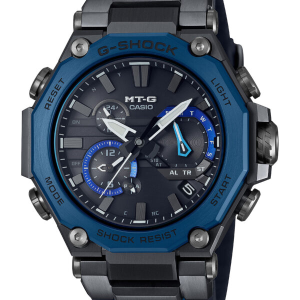 Die G-Shock Pro Armbanduhr verfügt über ein blau-schwarzes Design, analog-digitale Anzeigen, mehrere Gehäusetasten und eine robuste, langlebige Konstruktion.