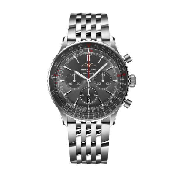 Die Breitling Navitimer B01 Chronograph 46 ist eine Edelstahlarmbanduhr mit schwarzem Zifferblatt, drei Hilfszifferblättern, Datumsfenster bei 6 Uhr, Chronographendrückern und einem Metallgliederarmband.