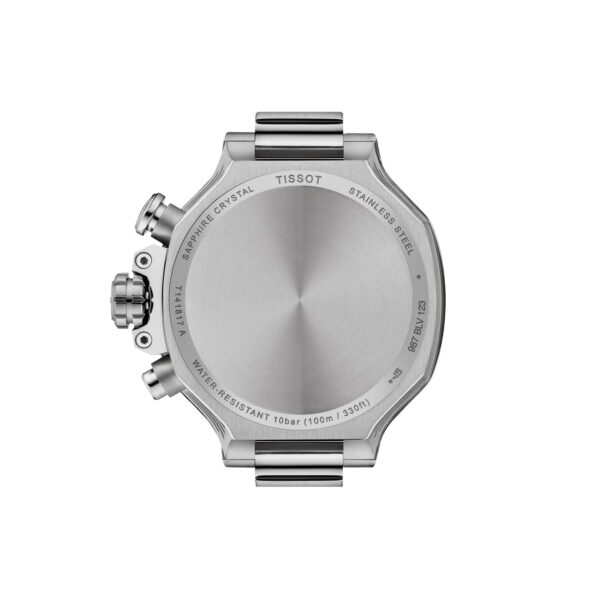 Rückansicht der Tissot T-Race 38 MM aus Edelstahl, mit gebürstetem Gehäuseboden mit eingravierten Markierungen, drei seitlichen Drückern und einem Teil des Metallarmbands.