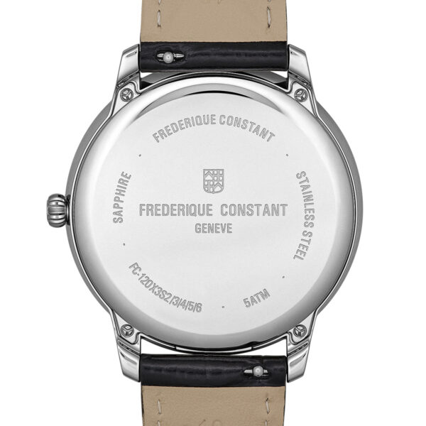 Die Rückseite einer Frederique Constant Classics Moneta Solarmetre Armbanduhr mit silbernem Gehäuse und schwarzem Lederarmband, graviert mit Angaben zu Marke, Material, Wasserdichtigkeit und Seriennummer.