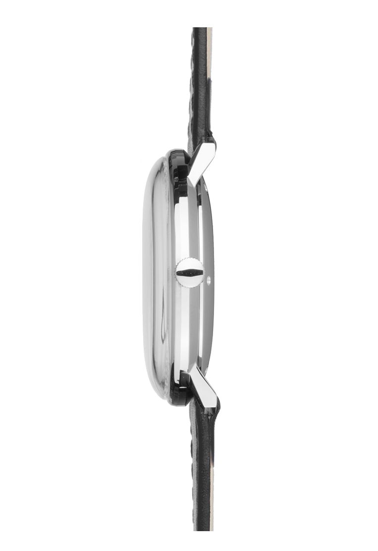 Seitenansicht der Junghans Max Bill Automatic Armbanduhr mit rundem, glänzendem Metallgehäuse und schwarzem Lederarmband, wobei die Krone und die Bandanstöße vor weißem Hintergrund hervorgehoben sind.