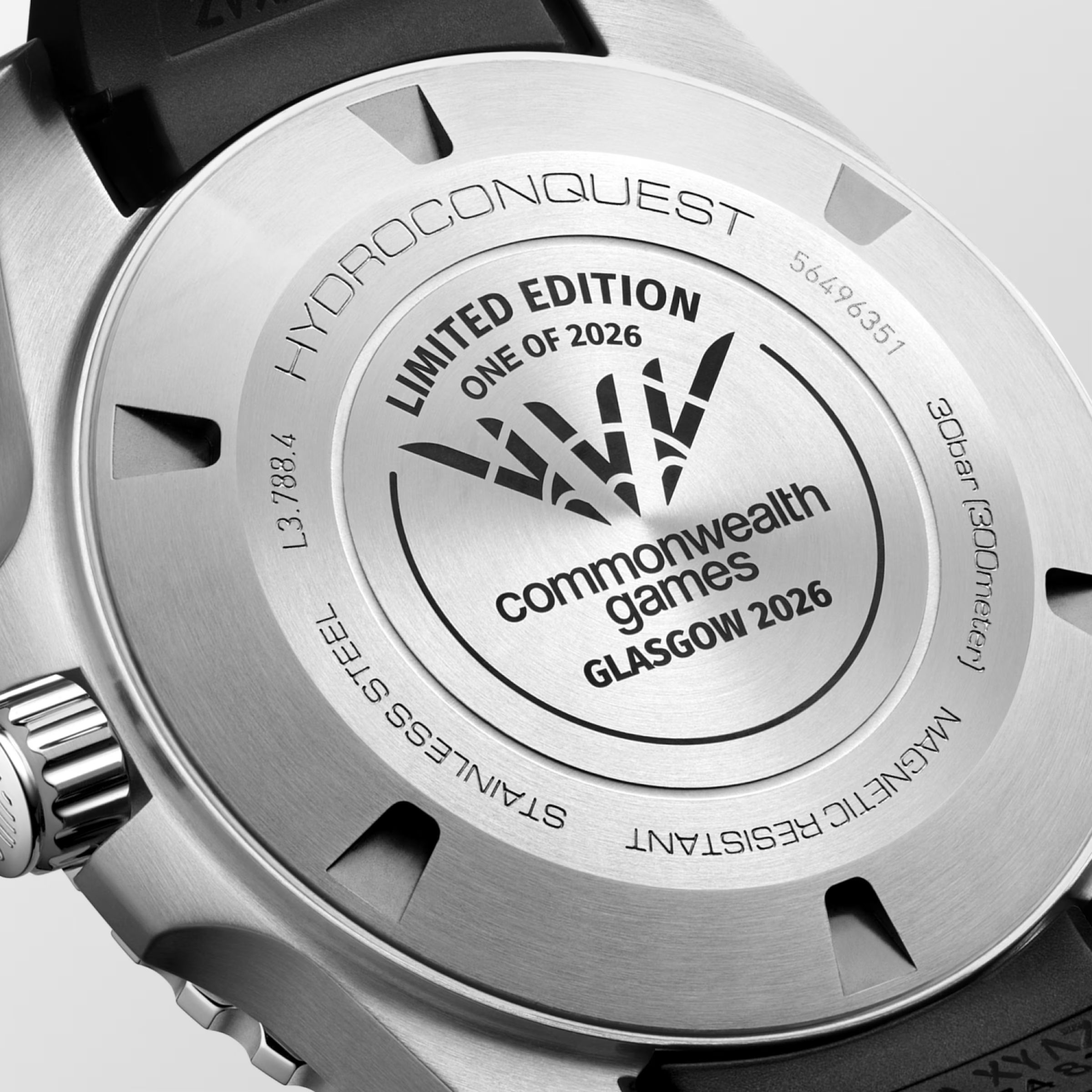 Nahaufnahme des Uhrenbodens der Longines HydroConquest Commonwealth Games 2026 mit der Gravur "Limited Edition One of 2026", "Commonwealth Games Glasgow 2026", den technischen Daten und dem Logo der Spiele.