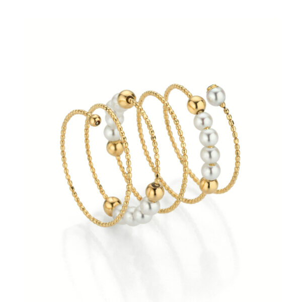 Der Yana Nesper WRAPme Wickelring Akoya ist ein goldenes, gewickeltes Armband mit abwechselnd goldenen und weißen Perlen, die vor einem weißen Hintergrund gezeigt werden.