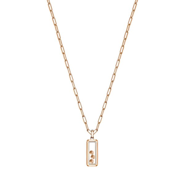 Die „Happy Diamonds Icons Collier“ von Chopard ist eine Goldkette mit einem rechteckigen Anhänger, in dessen Inneren drei kleine Goldperlen eingefasst sind. Der Anhänger besticht durch ein offenes, geometrisches Design und hängt senkrecht an der Kette vor einem schlichten weißen Hintergrund.