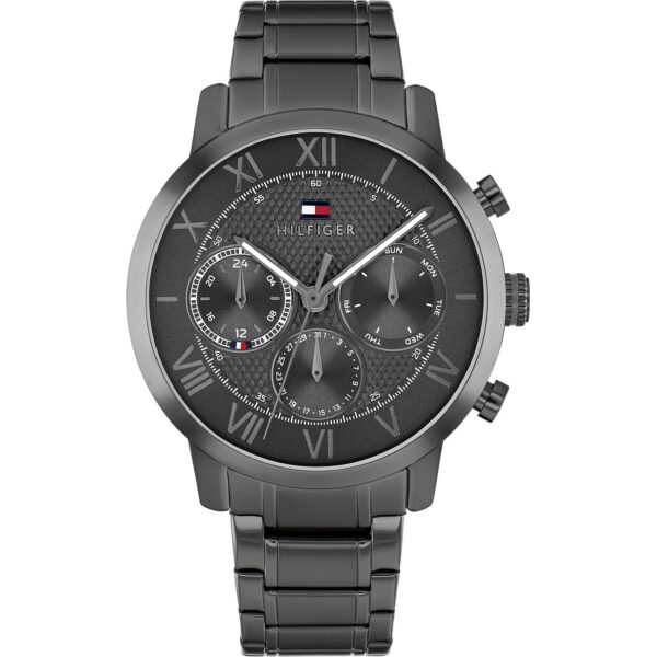 Eine schwarze Tommy Hilfiger Oxford-Armbanduhr mit Metallarmband, drei Hilfszifferblättern, römischen Ziffern und dem charakteristischen Hilfiger-Logo auf dem Zifferblatt. Diese Uhr besticht durch ein elegantes, modernes Design.