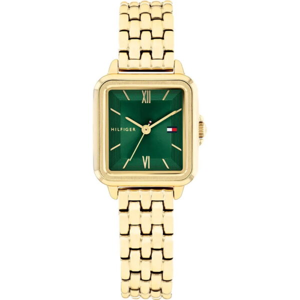 Eine goldene Tommy Hilfiger Mia-Armbanduhr mit einem rechteckigen grünen Zifferblatt mit römischen Ziffern, einem goldenen Gliederarmband und dem Hilfiger-Logo mit einer kleinen Flagge auf dem Zifferblatt.