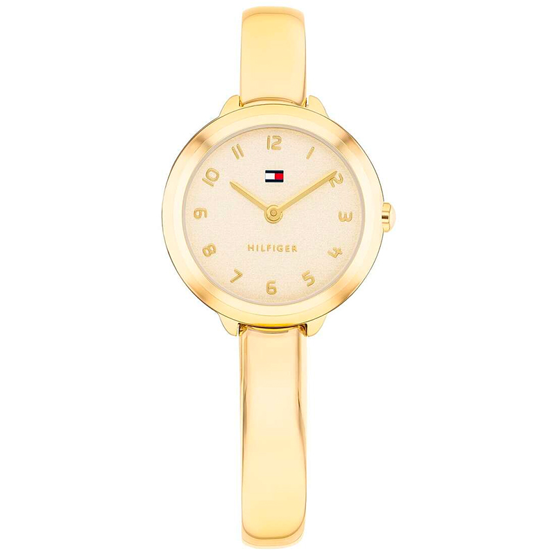 Tommy Hilfiger Demi-Armbanduhr in Gold mit rundem Zifferblatt, goldenen Ziffern und einem passenden goldenen Armband. Das Tommy Hilfiger-Logo befindet sich unterhalb der 12-Uhr-Position auf dem Zifferblatt.