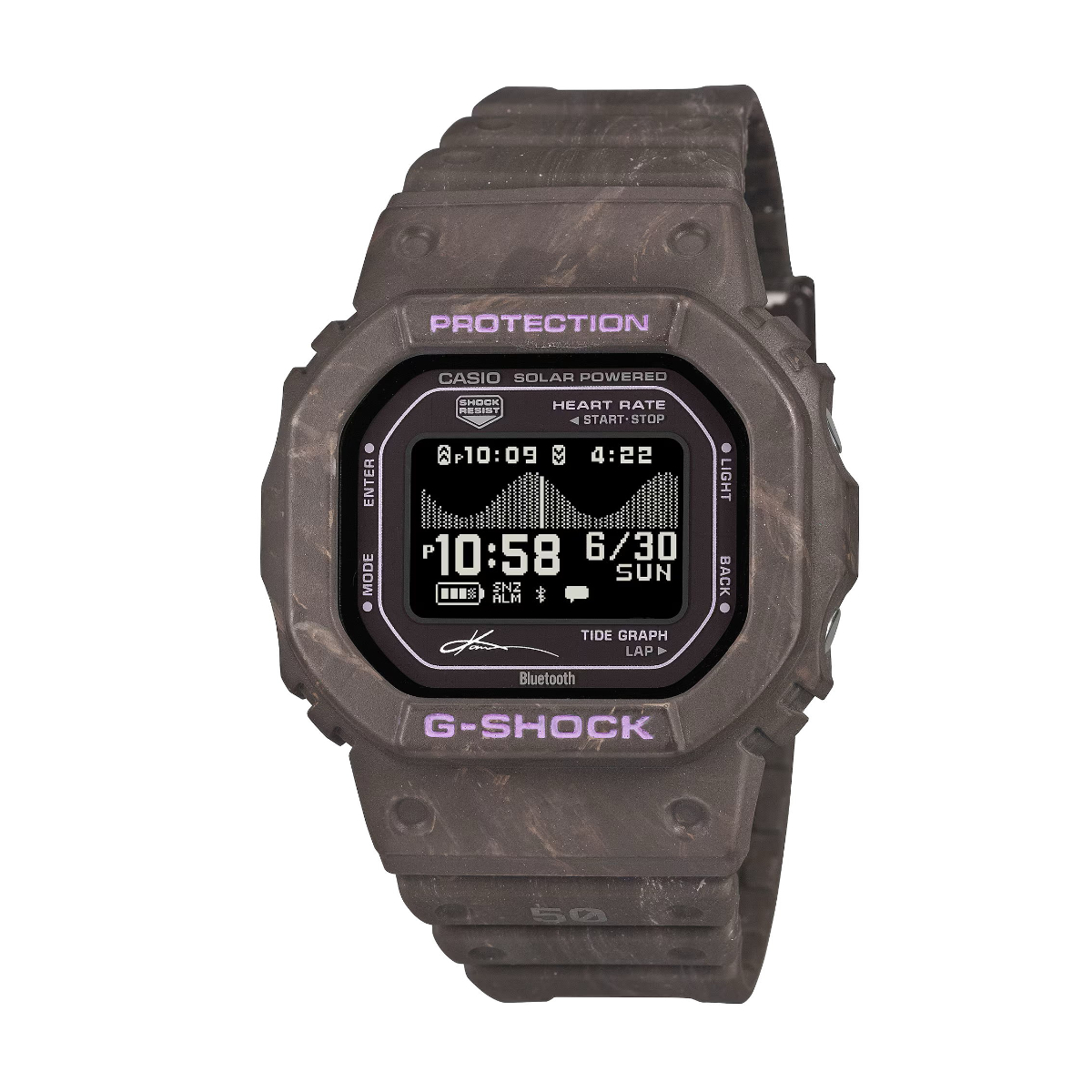 Die Casio G-Shock Pro Kanoa Igarashi ist eine Digitaluhr mit einem marmorierten schwarz-braunen Armband und einem rechteckigen Zifferblatt mit violetten Akzenten, die Uhrzeit, Datum, Herzfrequenz und eine Gezeitengrafik anzeigt.